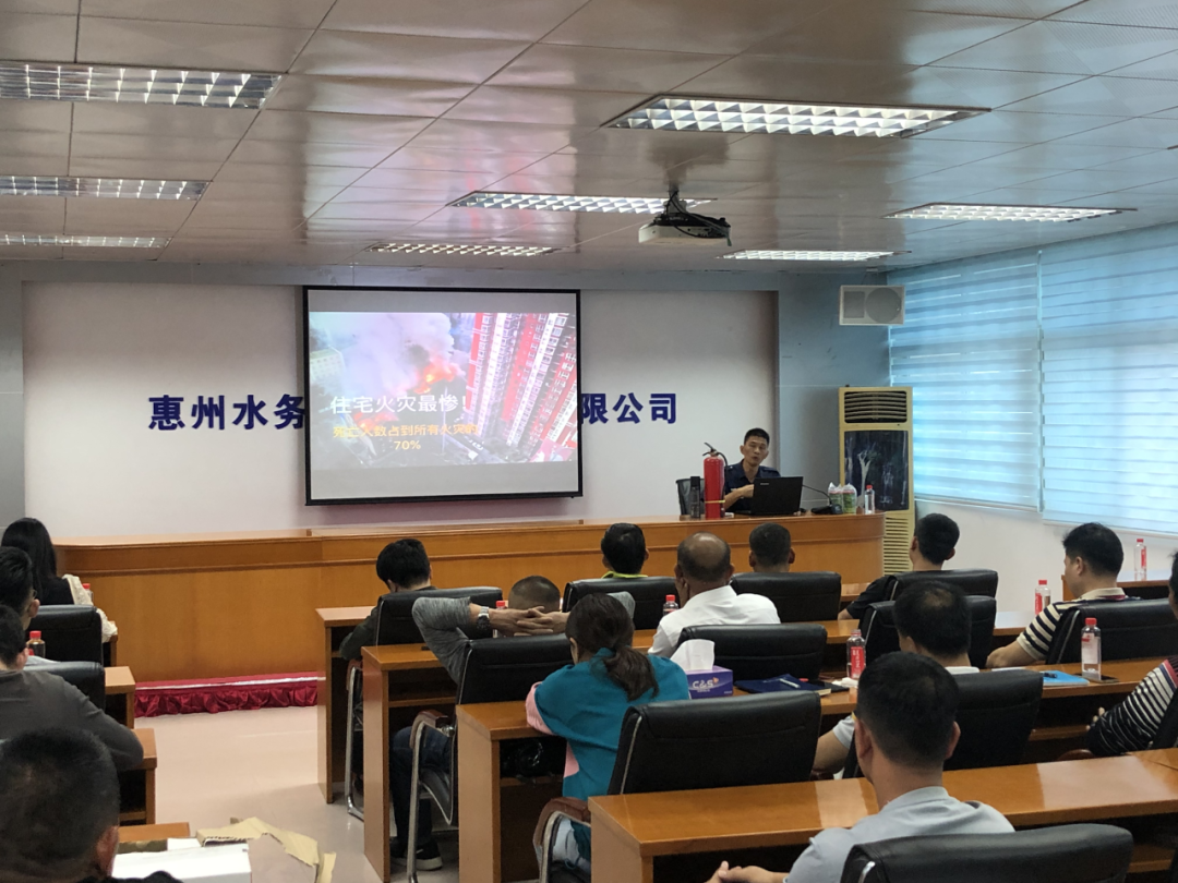 惠东南宫体育开展消防清静知识专题培训讲座暨消防疏散演练运动_南宫体育