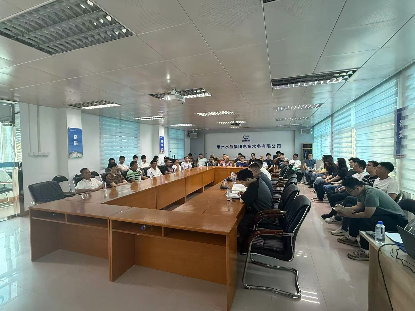 全链条拧紧工程劳务“清静阀”——惠东南宫体育公司召开库内劳务公司清静生产专题聚会