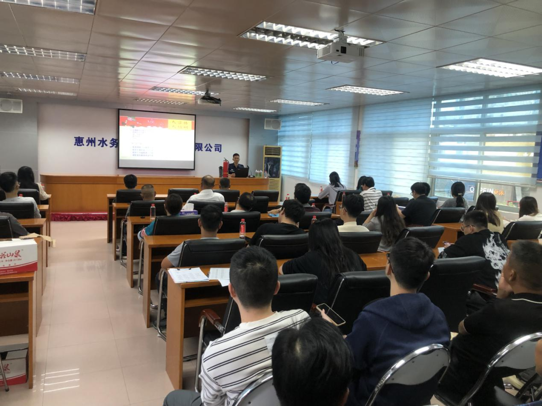 惠东南宫体育开展消防清静知识专题培训讲座暨消防疏散演练运动_南宫体育